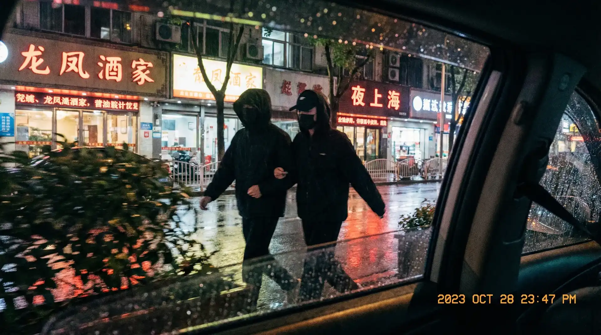 国产主播 - 顶流明星深夜密会现场抓拍照片